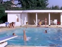 4 girls xxx madresviejas underwater in the pool scene