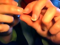 Doborah suce ronge ongle livecam 26 april 2017 shes biting her hourglass curves nail