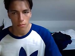 Hot Euro Twink Shows Off On Cam