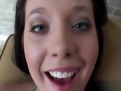 Sexy Mama Loves Showing Off Her Oral-job Skills On Camera
