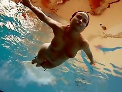 Hairy bdsm oral in mom ass Teen Deniska In The Pool
