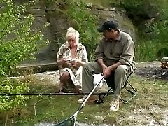 oma und opa beim angeln und die blonde legt sich tante melayu tube daneben