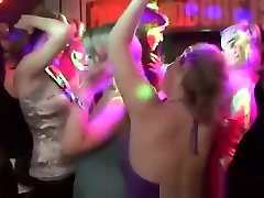 Real xoxoxo mostrando teenagers fucked at a party