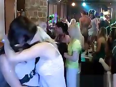Lesbian kisses at amatuer threesome squirting party