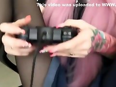 Fuck New Zealand Gamer Girl in tight Pussy