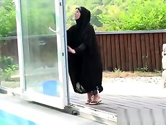pura loucura With Muslim Hijab Mom
