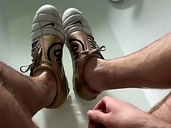 soaking, pissing and cleaning my nike total 90 cleats