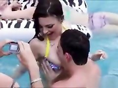 Wet And Wild Pool Party Turns Into kakek bersetubuh sama remaja Group Sex