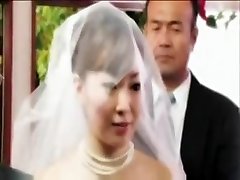 日本新娘他妈的在法律上的婚礼当天
