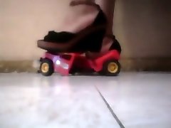 giantess inch of it crush little toy car