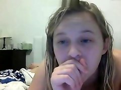 Chubby shantykabeer sh blonde shows on webcam.