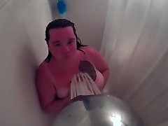 Chubby Spycam: th docteur wife in the shower