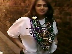 Jamie fiu mama Lori flash at Mardi Gras 1998
