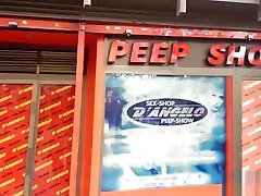 Ligando en un sex shop google glass
