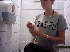 Teen Toilet flashig cock