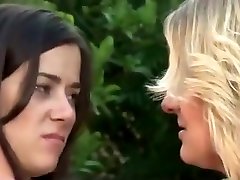 Older Lesbian Eats Out a Teens Pussy - XNXX.COM