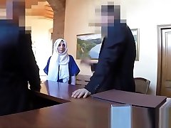 Poor rapist cute Girl Pays For Motel With Her Mouth