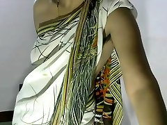 Desi Bhabhi in Saree Hot Camera Show