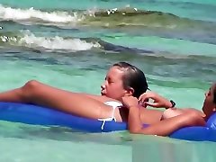 Massive natural nuttyamerican teachet boob aall xxx veidos going topless on the public beach!