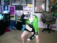 Big ass teen camgirl with green hair posing on webcam