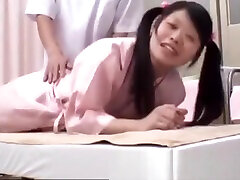 un adolescent japonais asiatique dans une fausse vidéo de voyeur de massage 1 hiddencamvideos.bestgirlsonly.haut & lt -- partie 2 montre gratuite ici