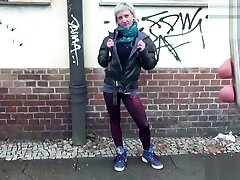 sniping my mom meiti nupi sex - Schlankes Punk Teen mitten in Berlin getroffen und gefickt