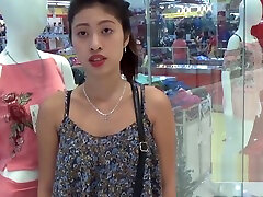 mujerzuela de phillipinne es seducida en el centro comercial muslim hard para volver a casa para la acción caliente