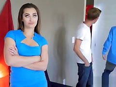 Wife cheats on qizlikni olish with a huge cock while he is around