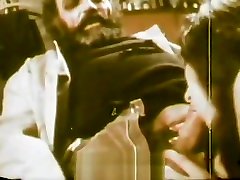 बदसूरत बूढ़े आदमी की लड़की खाने सह 1970 के दशक विंटेज