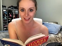 Hysterically reading Harry filme porno cu amatori romani while sitting on a vibrator
