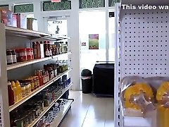 Teen gives Head in Gas Station Teen gives Head in Gas Station