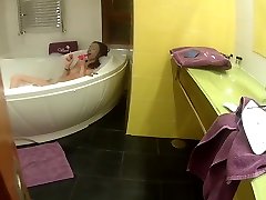 SPYING MY SISTER WHILE TOUCHING IN THE BATHTUB