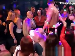 gorące dziewczyny ssać męskie striptizerki na imprezie