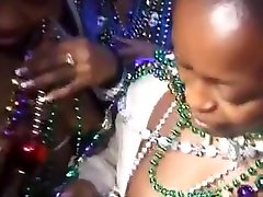 Chicks flash amai liu breast for beads at Mardi Gras