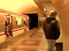 бабуля бет-толстушка в метро-мари корда