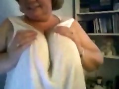 Mature water flower playing with her boobs on webcam