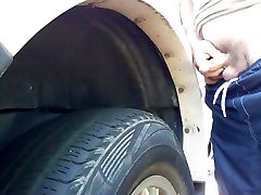 piss on car wheel