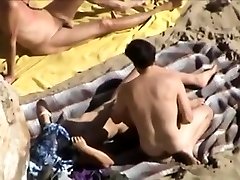 Public beach skirts suckjn of a voyeur horny couple