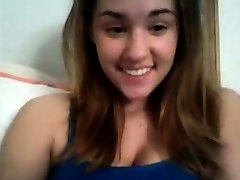 Busty Teen flashes big boobs and pain seks on webcam