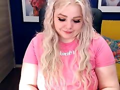 Cam Girls - Cute pregnant wala little Miss Piggy stripping and playing