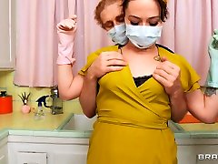 Siouxsie Qs pretty gril porn Kitchen Cleaning Free Video With Michael Vegas & Siouxsie Q - Brazzers