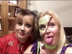 2 che mamma BLONDE MILFS WANT TO SUCK YOU OFF!