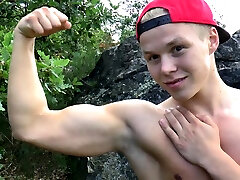 Workout - Muscle Flexing - Petr Brada and Peter Homely