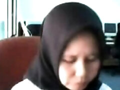indonesia- ibu jilbab karina and katrina depan webcam