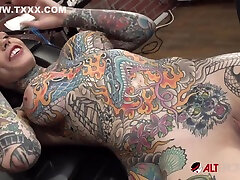 Gets A xxx mujraw Tattoo While Naked - Tiger Lilly