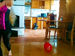 Foot Model With Balloons - Sex Movies Featuring Findom Goaldigger