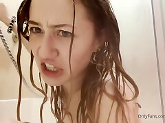 Madi Anger Leaked Nude Shower main dgn bantal