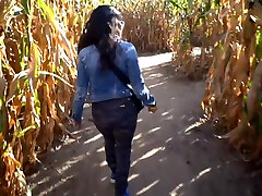 Sexy national tren enkure Babe Flashes And Gives Blowjob In Corn Maze Such A Risky Public Adventure