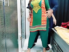 सुंदर पाकिस्तानी लड़की पूर्ण नग्न gloryhole spray on body पर शादी निजी पार्टी