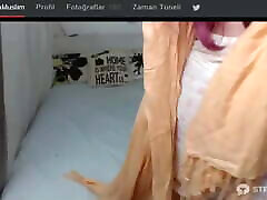 une femme turque fait un cumshot in my doll webcam